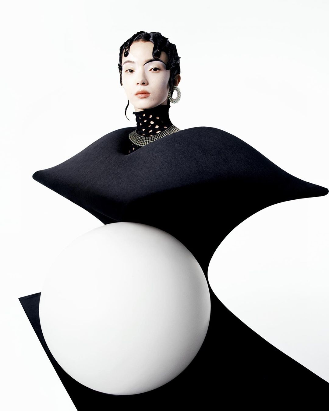 Leslie Zhang: Vẻ đẹp chân dung thời trang Á Châu