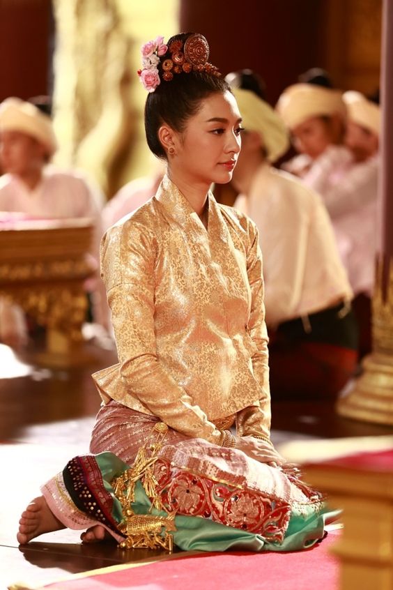 Lụa Thái: từ văn hoá cổ truyền tới thời trang đương đại